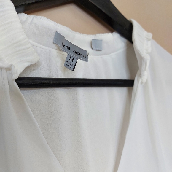 Naked Zebra sleeveless v neck ruffle neckline detail size medium - Picture 4 of 6